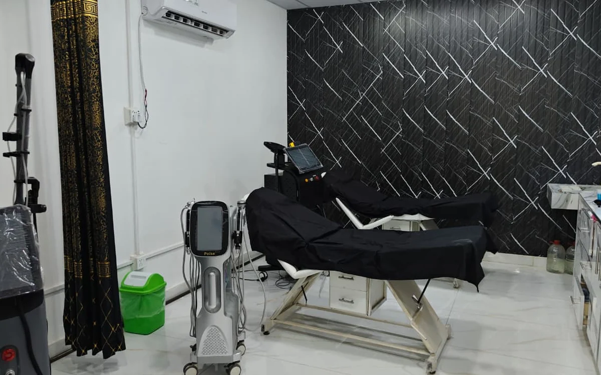 Treatment room with laser and hydradermabrasion equipment, Vehari
