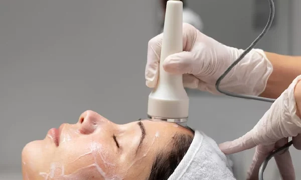 HydraFacial treatment being performed at Beyond Beauty Skin, Laser and Aesthetic Clinic, Vehari